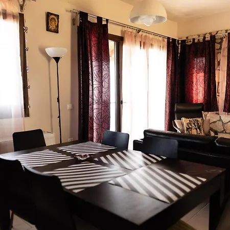 Sea View أغيا باراسكيفي
